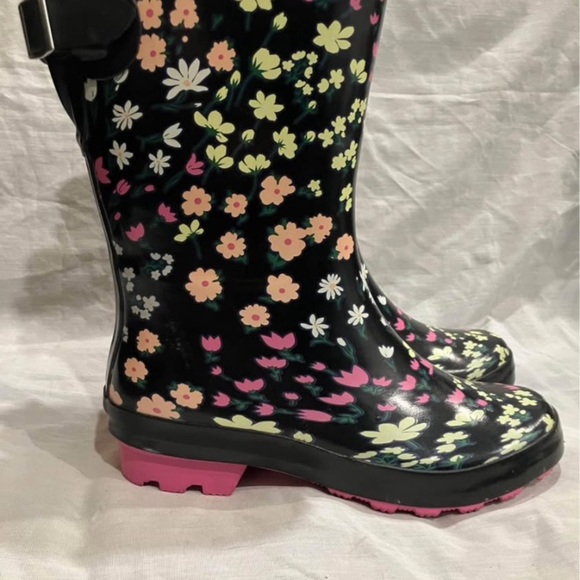 Women’s size 6 floral pattern rubber boots with adjustable calf strap - Picture 6 of 10